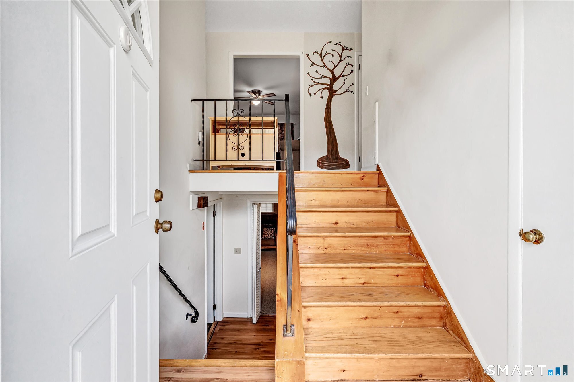 44 Meadowbrook Road Danbury, CT 06811 - Photo 4 of 38