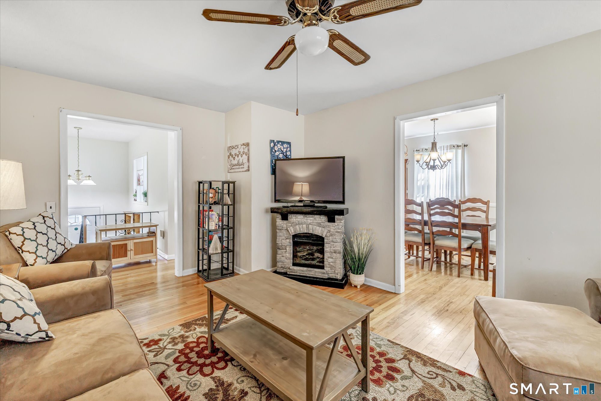 44 Meadowbrook Road Danbury, CT 06811 - Photo 7 of 38