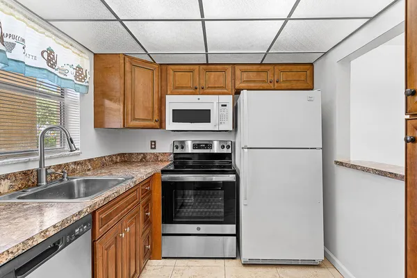 $199,900 | 9855 Sandalfoot Boulevard, Unit 305, Boca Raton, FL 33428