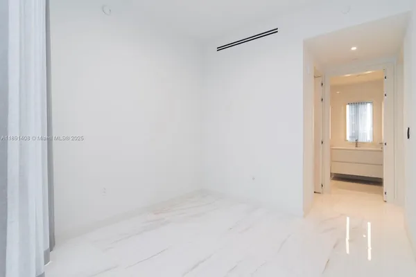$29,000 | 300 Biscayne Blvd Way, Unit 3503, Miami, FL 33131