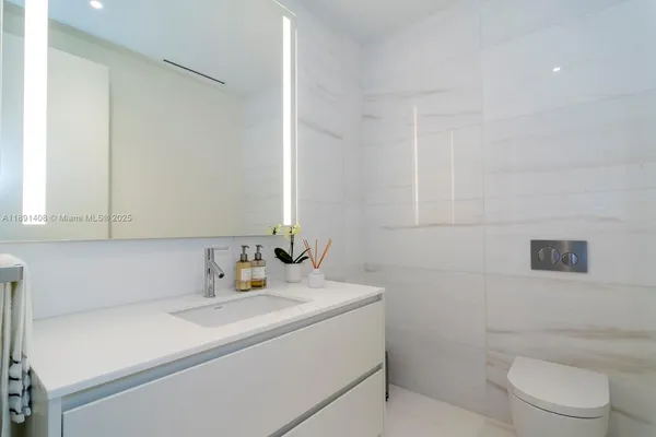 $29,000 | 300 Biscayne Blvd Way, Unit 3503, Miami, FL 33131