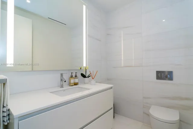 $29,000 | 300 Biscayne Blvd Way, Unit 3503, Miami, FL 33131