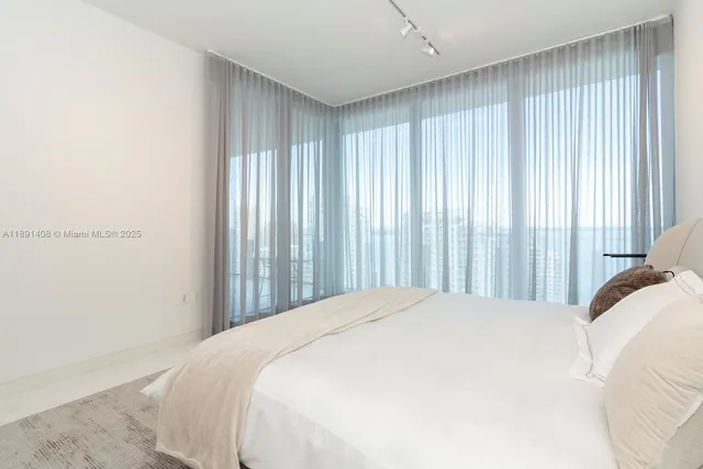 $29,000 | 300 Biscayne Blvd Way, Unit 3503, Miami, FL 33131