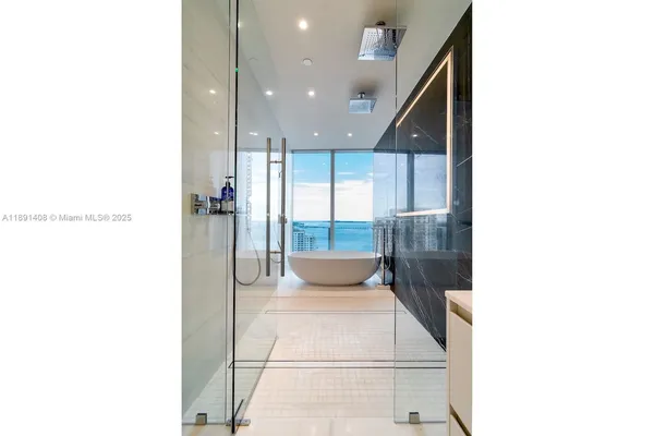 $29,000 | 300 Biscayne Blvd Way, Unit 3503, Miami, FL 33131