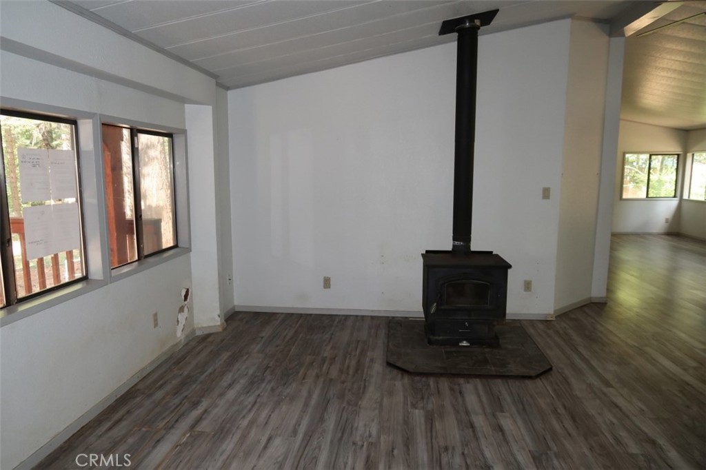 19138 New York Flat Road Forbestown, CA 95941 - Photo 16 of 37 a view of a livingroom with wooden floor and a window