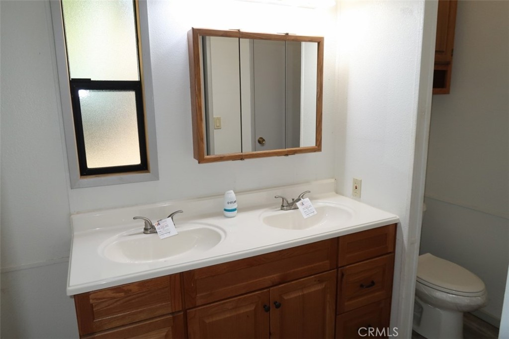 19138 New York Flat Road Forbestown, CA 95941 - Photo 26 of 37 a bathroom with a toilet sink and mirror