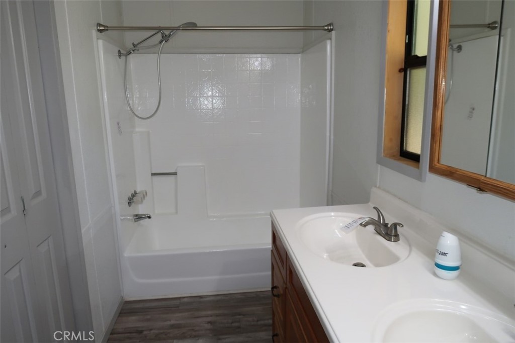 19138 New York Flat Road Forbestown, CA 95941 - Photo 27 of 37 a bathroom with a sink and shower