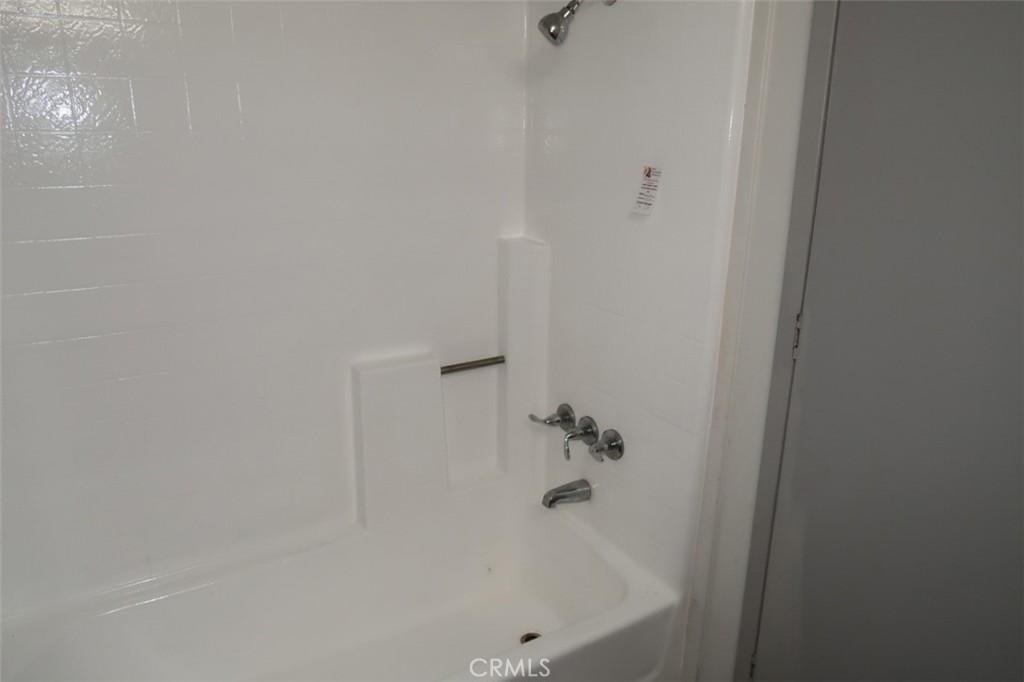 19138 New York Flat Road Forbestown, CA 95941 - Photo 30 of 37 a bathroom with a bathtub