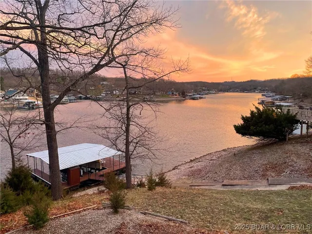 $383,731 | 33439 Evanston Road, Sunrise Beach, MO 65079