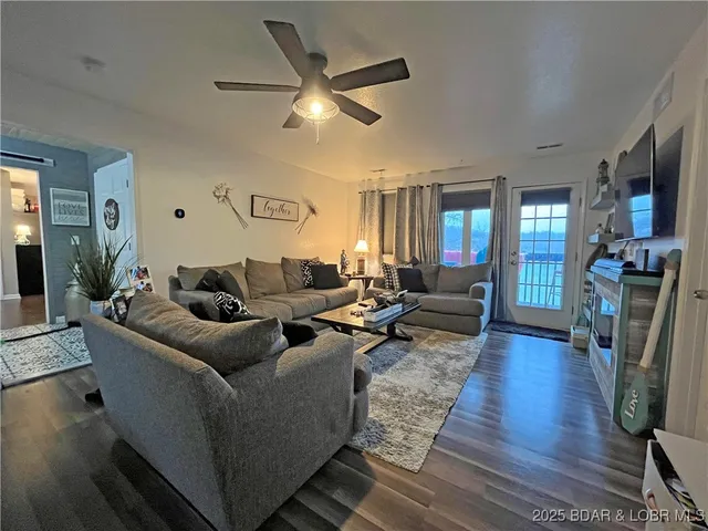 $383,731 | 33439 Evanston Road, Sunrise Beach, MO 65079