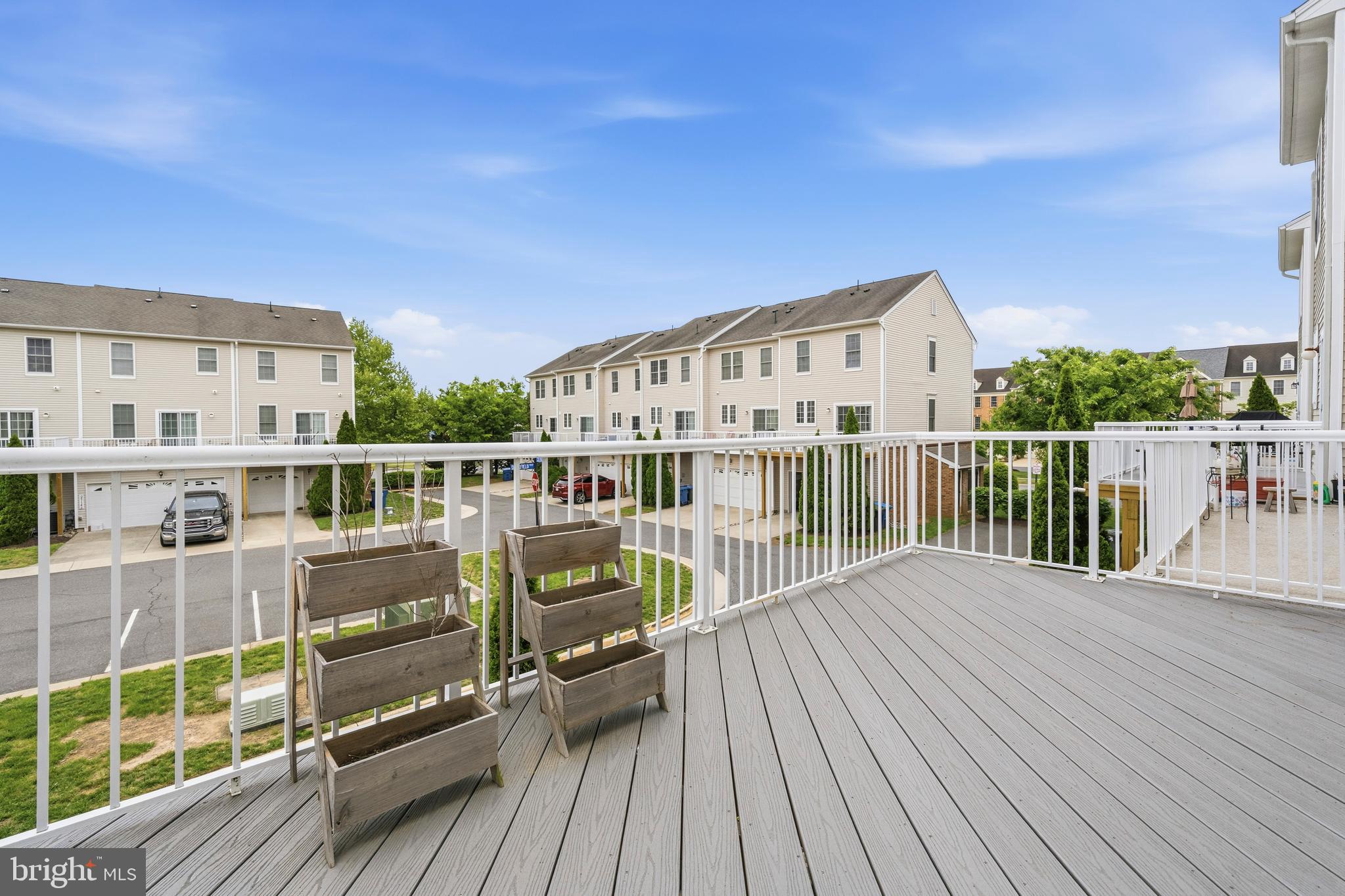 25154 Monteith Terrace Chantilly, VA 20152 - Photo 25 of 40 a view of a house with a deck