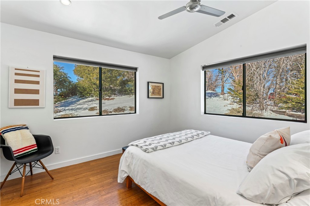 32945 Juniper Lane Green Valley Lake, CA 92341 - Photo 27 of 53 a bedroom with a bed and a window