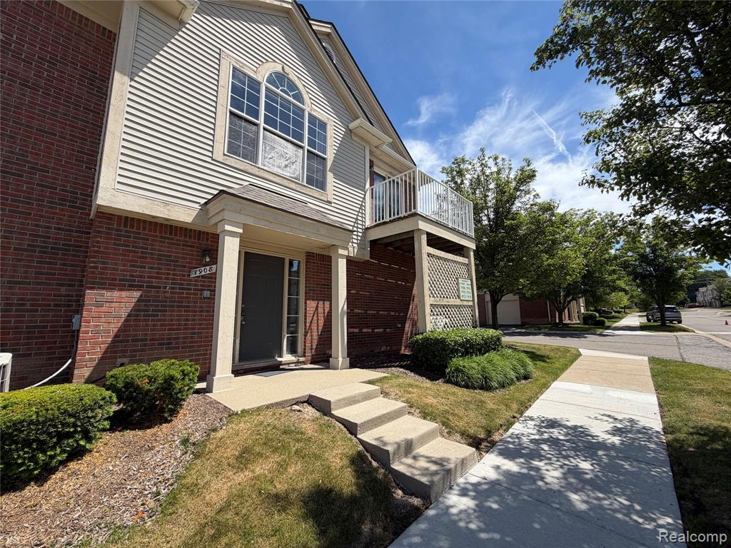 1908 Flagstone Circle Rochester, MI 48307 - Photo 2 of 25