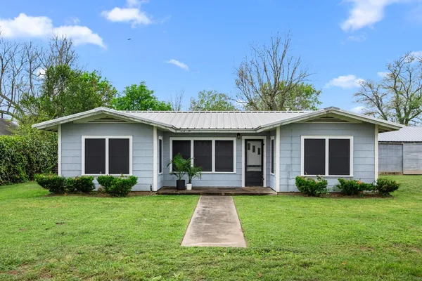 $287,000 | 209 3rd Avenue, Columbus, TX 78934