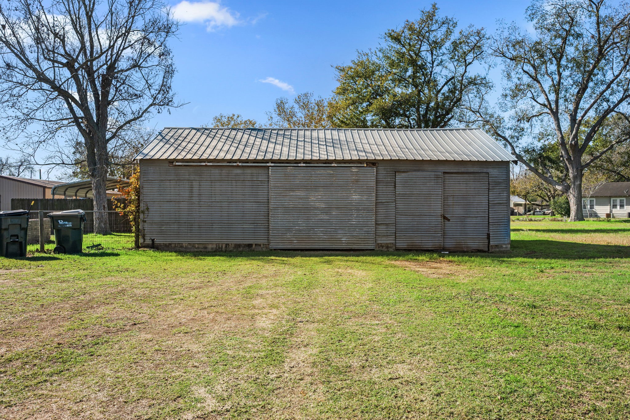 209 3rd Avenue Columbus, TX 78934 - Photo 29 of 34 a view of a backyard of the house