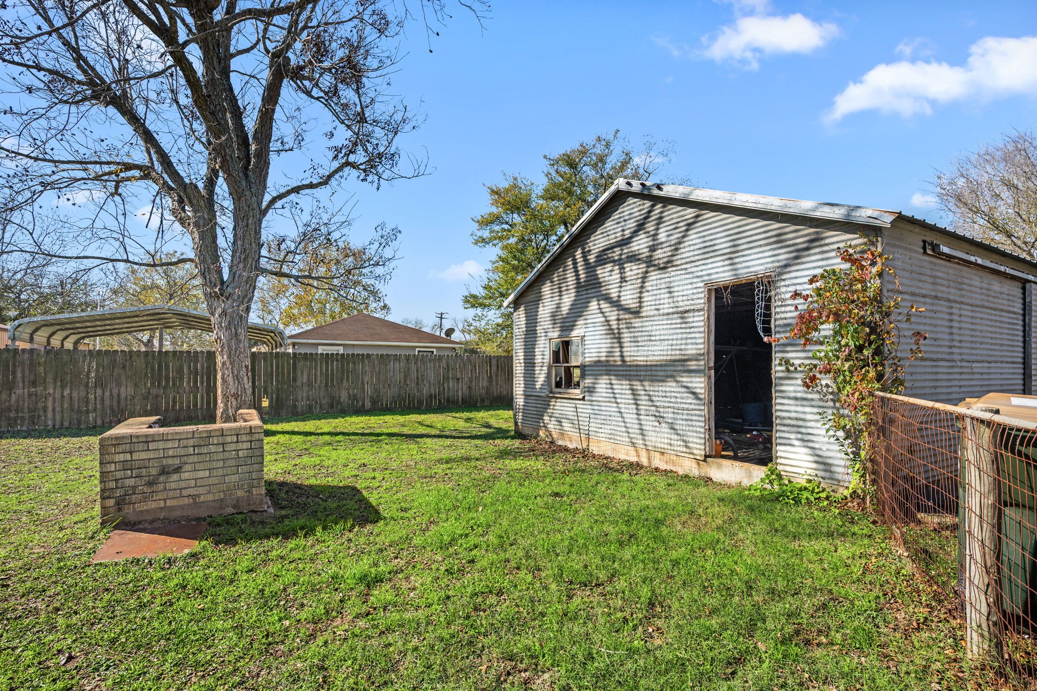 209 3rd Avenue Columbus, TX 78934 - Photo 30 of 34 a view of a back yard of the house