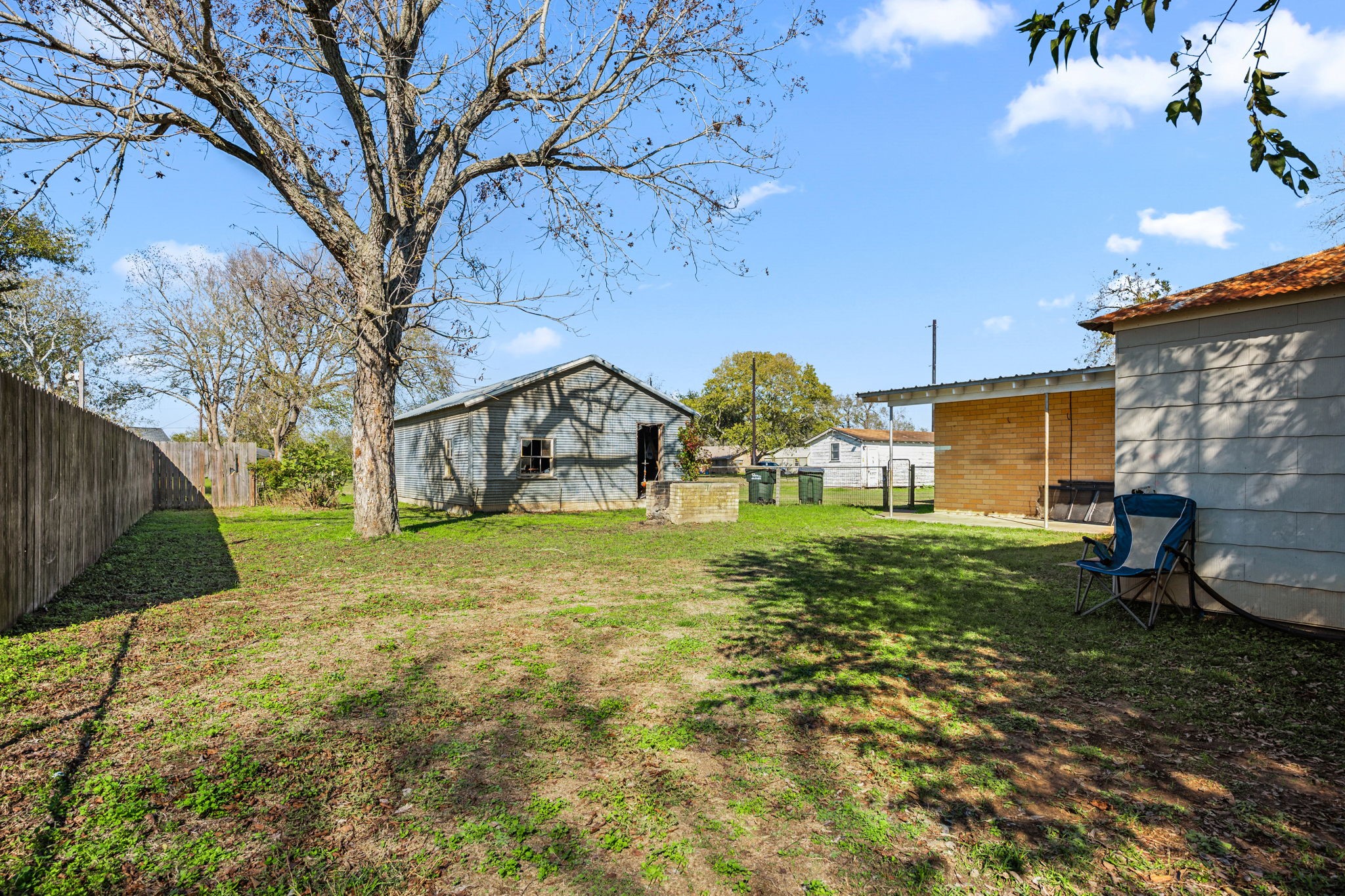 209 3rd Avenue Columbus, TX 78934 - Photo 32 of 34 a front view of a house with garden
