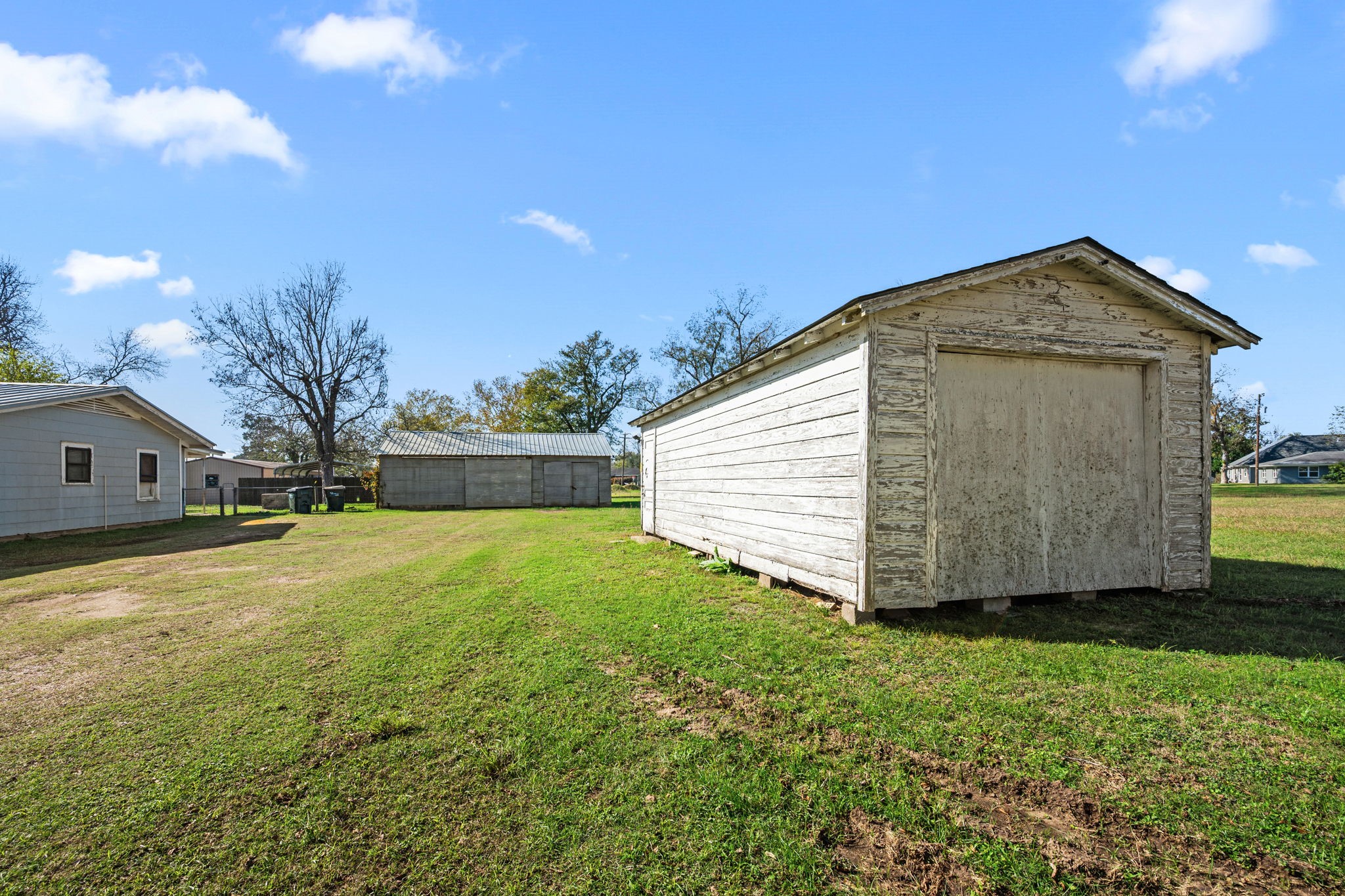 209 3rd Avenue Columbus, TX 78934 - Photo 34 of 34 a view of backyard of house with wooden fence