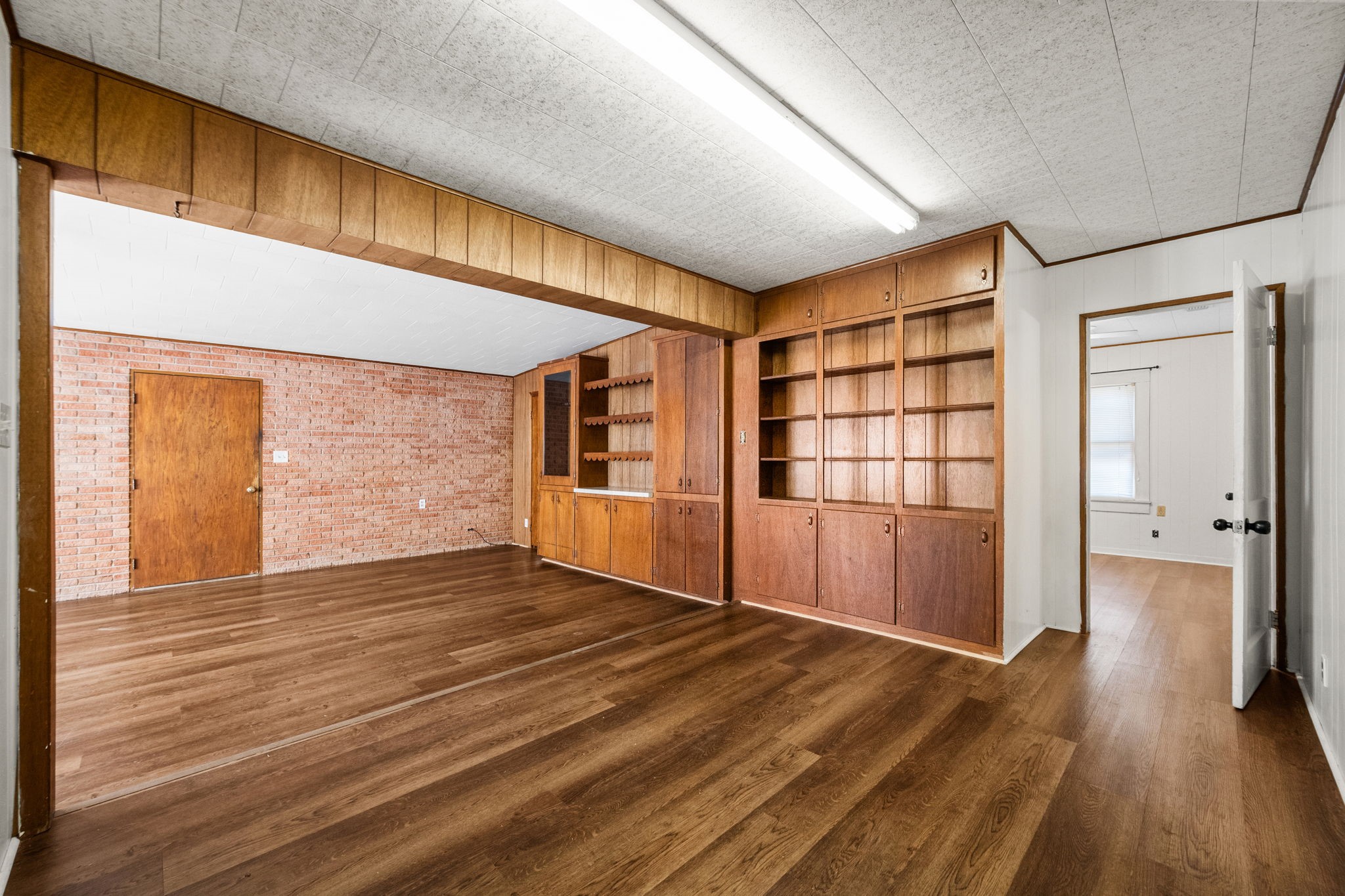 209 3rd Avenue Columbus, TX 78934 - Photo 9 of 34 a view of empty room with wooden floor and fan