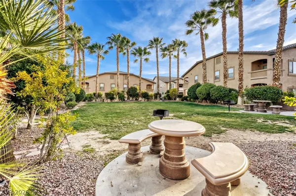 $1,525 | 8985 South Durango Drive, Unit 2043, Las Vegas, NV 89113