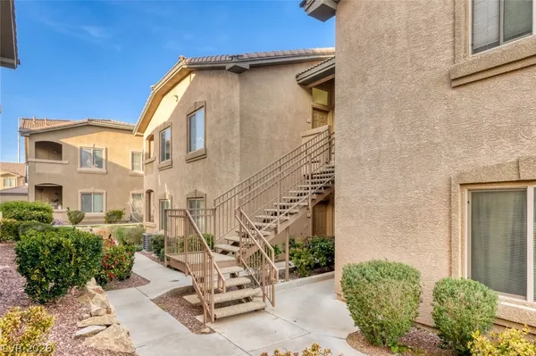 $1,525 | 8985 South Durango Drive, Unit 2043, Las Vegas, NV 89113