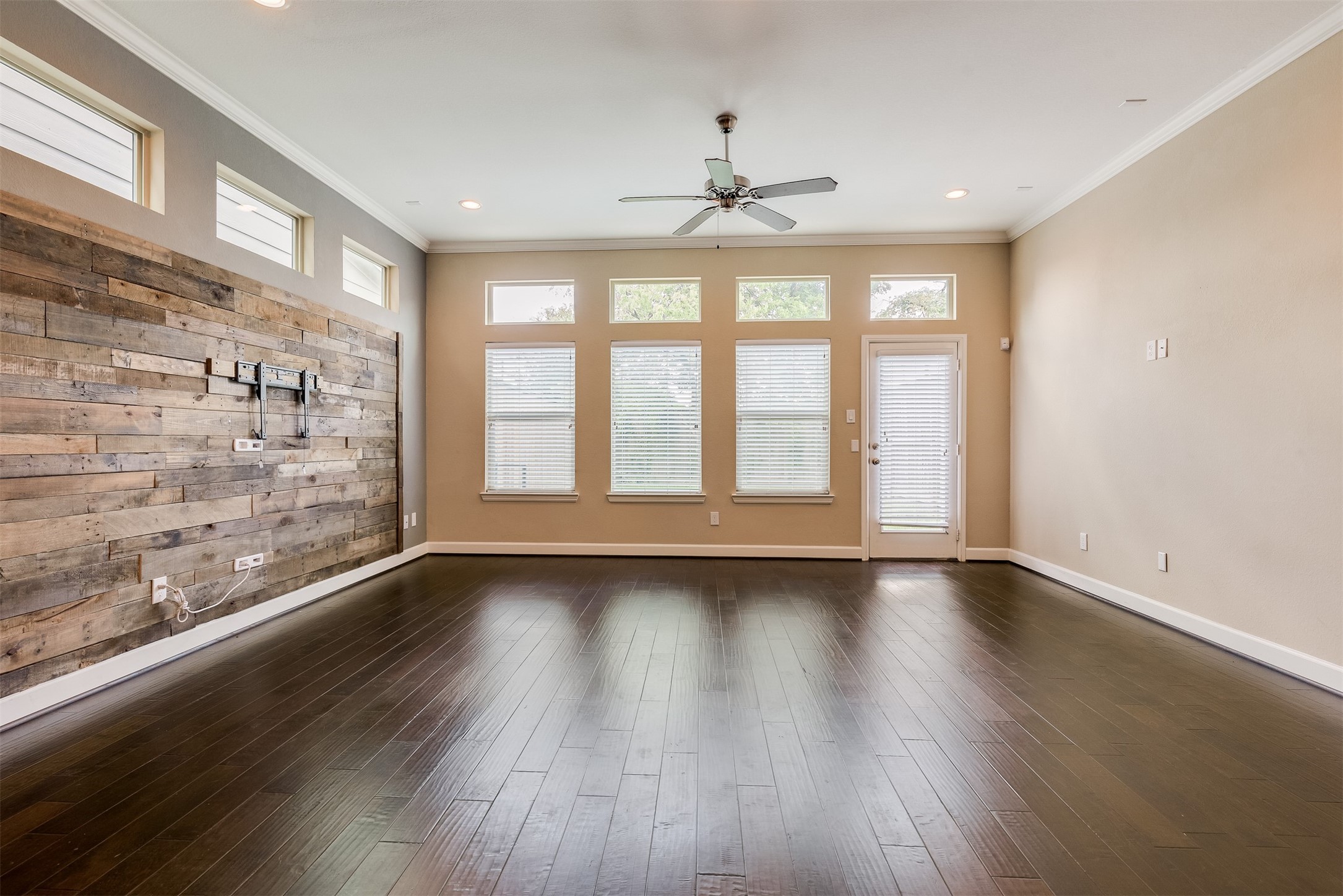 5807 Larkin Street Houston, TX 77007 - Photo 8 of 33