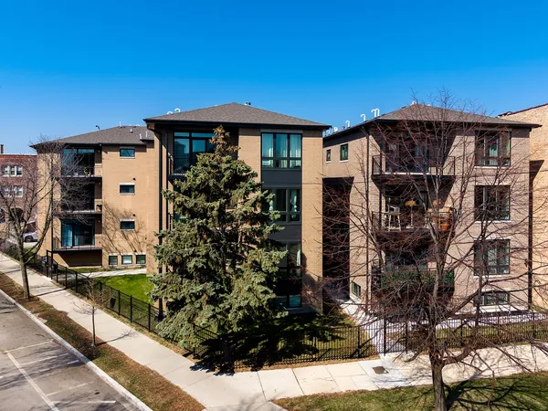 $3,877 | 7428 North Rogers Avenue, Unit 1S, Chicago, IL 60626