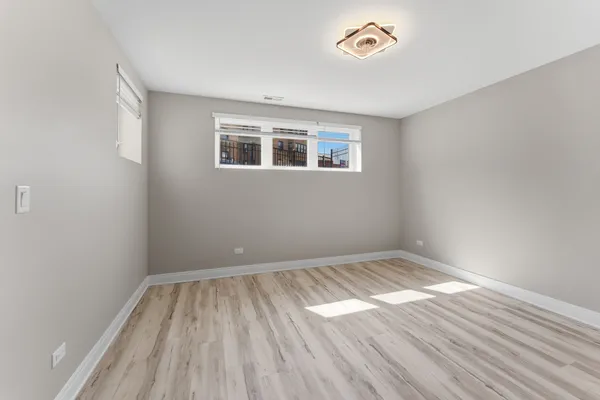 $3,877 | 7428 North Rogers Avenue, Unit 1S, Chicago, IL 60626