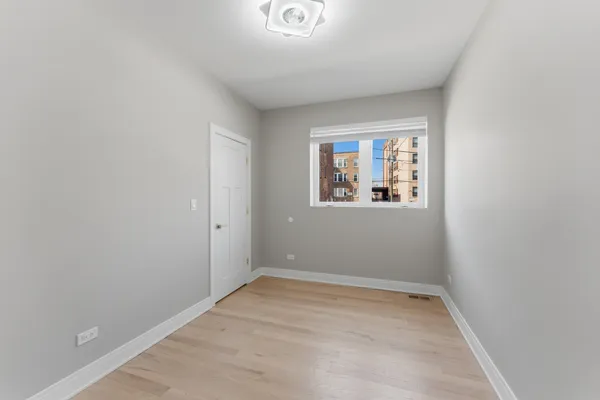 $3,877 | 7428 North Rogers Avenue, Unit 1S, Chicago, IL 60626