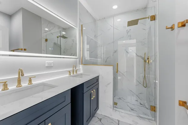 $3,877 | 7428 North Rogers Avenue, Unit 1S, Chicago, IL 60626