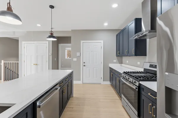 $3,877 | 7428 North Rogers Avenue, Unit 1S, Chicago, IL 60626