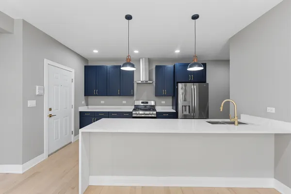 $3,877 | 7428 North Rogers Avenue, Unit 1S, Chicago, IL 60626