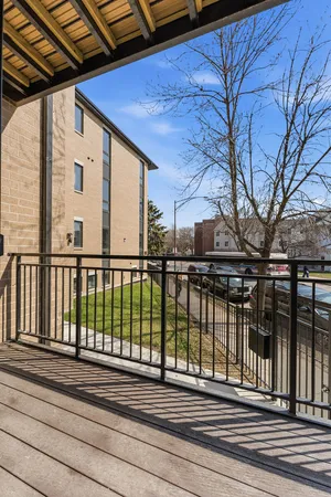 $3,877 | 7428 North Rogers Avenue, Unit 1S, Chicago, IL 60626