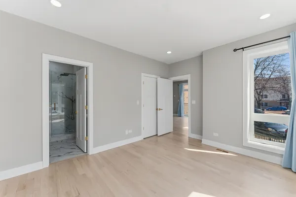 $3,877 | 7428 North Rogers Avenue, Unit 1S, Chicago, IL 60626