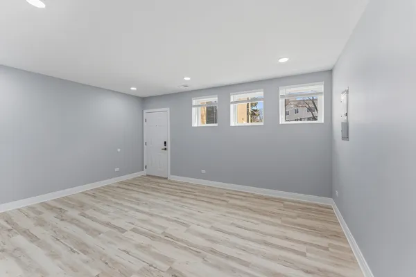 $3,877 | 7428 North Rogers Avenue, Unit 1S, Chicago, IL 60626