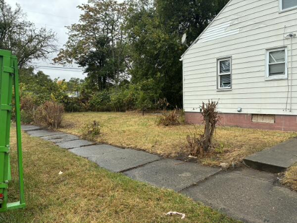 20403 Manor Detroit, MI 48221 - Photo 3 of 13 78516f17-b78d-4662-8969-f9577c0342c0