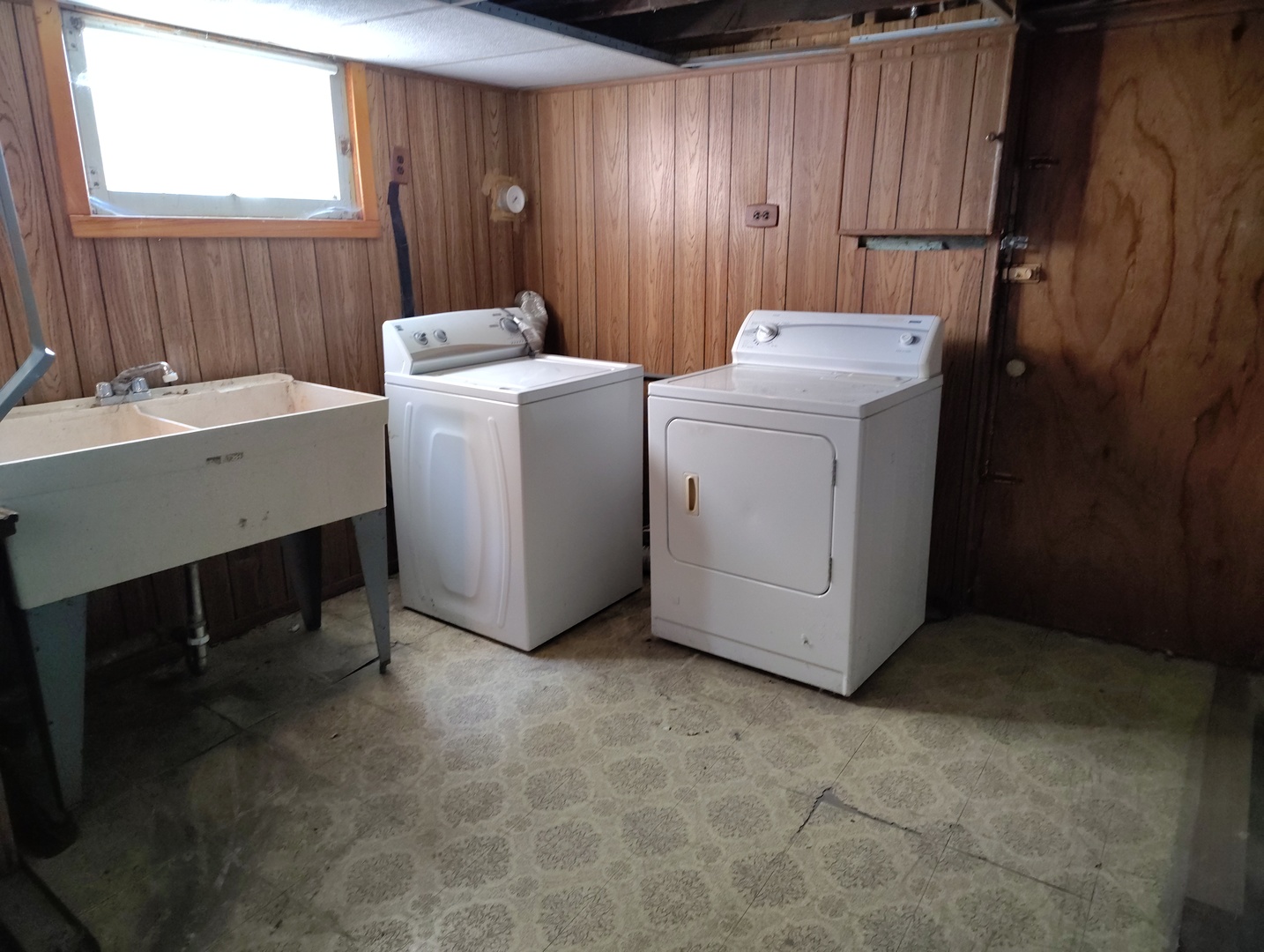 5541 West Grace Street Chicago, IL 60641 - Photo 19 of 26 a utility room with dryer and washer