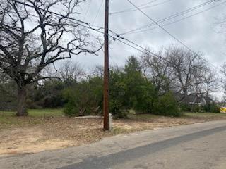 1201 West Connally Street Tyler, TX 75701 - Photo 2 of 3 a backyard of a house with lots of green space