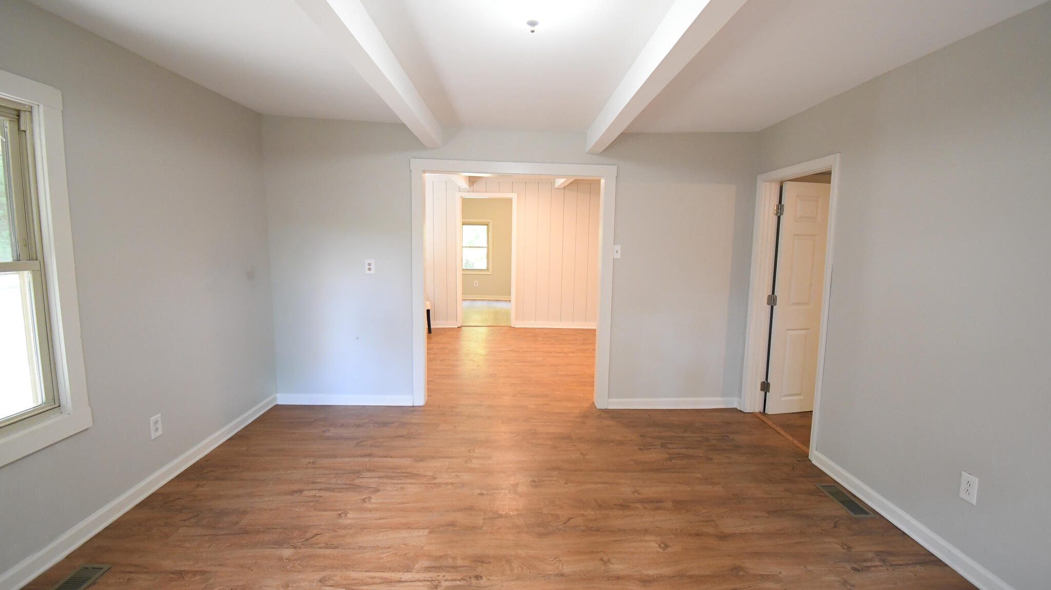 1093 Bonds Mill Road Lawrenceburg, KY 40342 - Photo 8 of 29 Living room