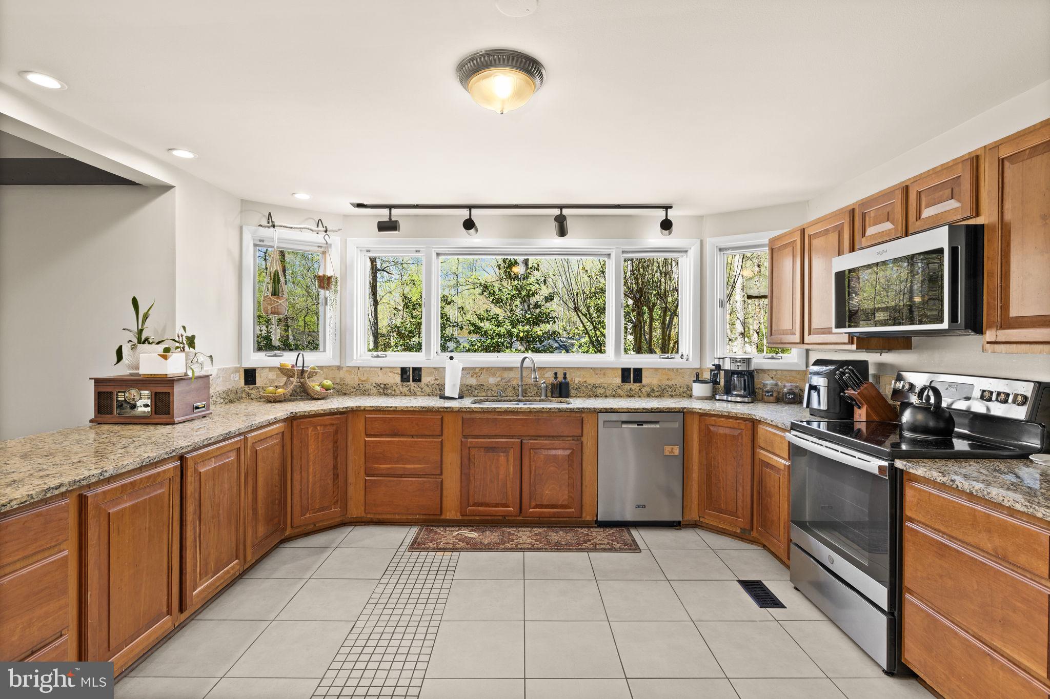 111 Chesterfield Court Locust Grove, VA 22508 - Photo 25 of 97 a large kitchen with stainless steel appliances granite countertop a stove sink and cabinets