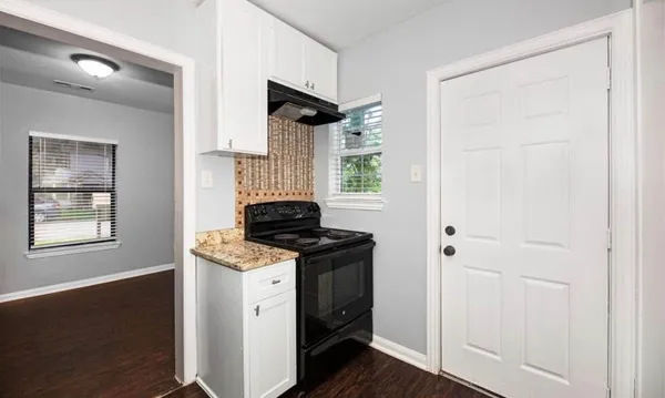 $950 | 2719 Virginia Street, Baytown, TX 77520