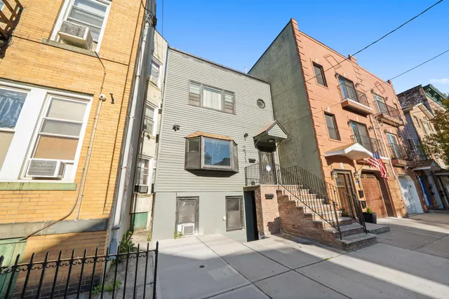 $3,999 | 211 New York Avenue, Unit 1, Jersey City, NJ 07307