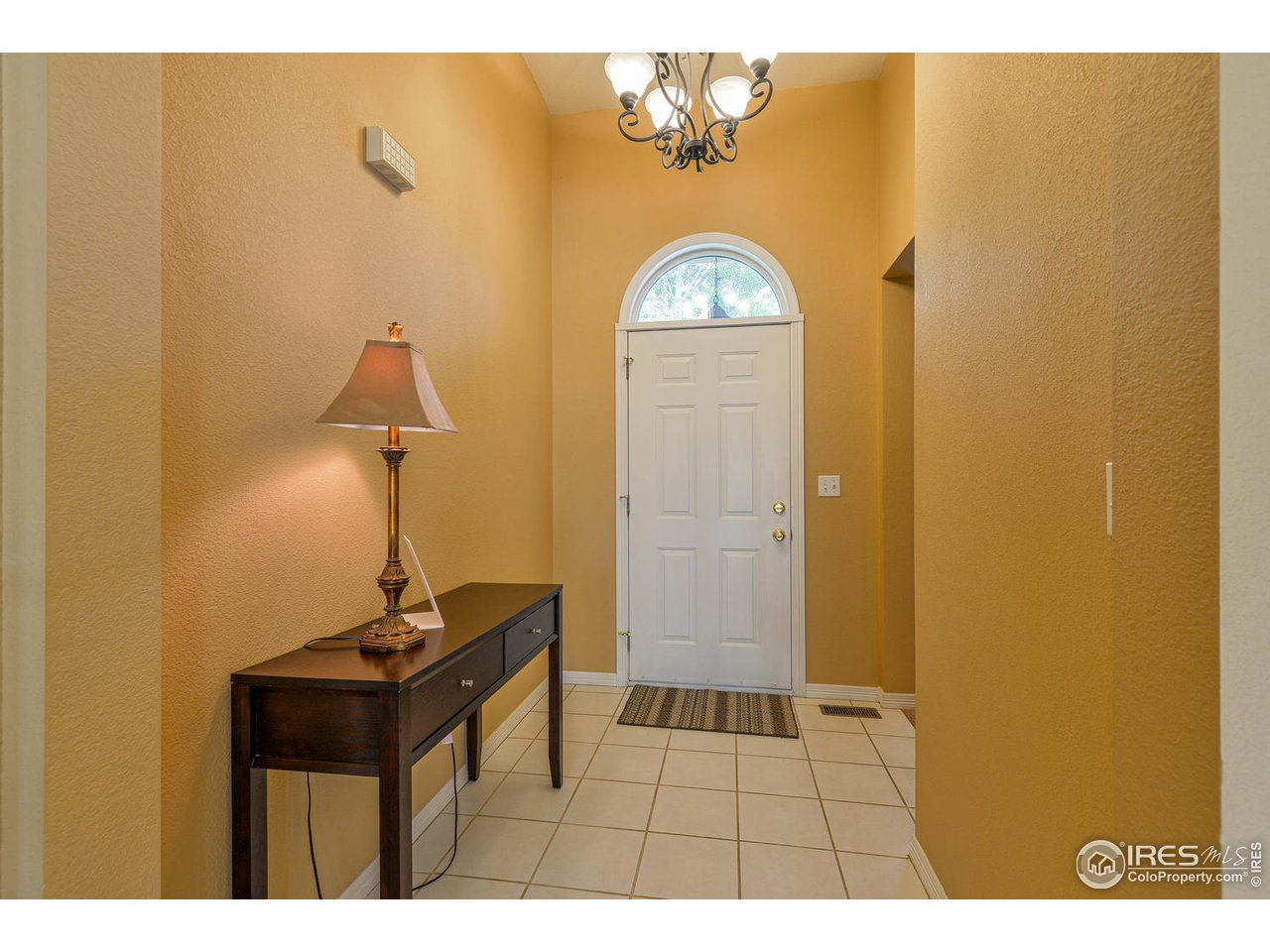 6300 Victoria Road Fort Collins, CO 80525 - Photo 5 of 28 Tiled entry