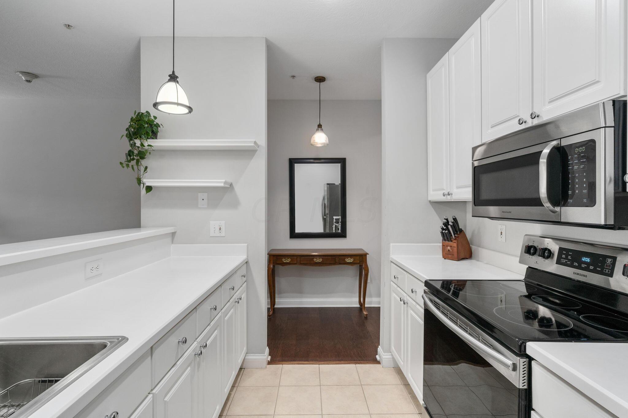 2245 Riverside Drive, Unit 203 Columbus, OH 43221 - Photo 5 of 35 Kitchen