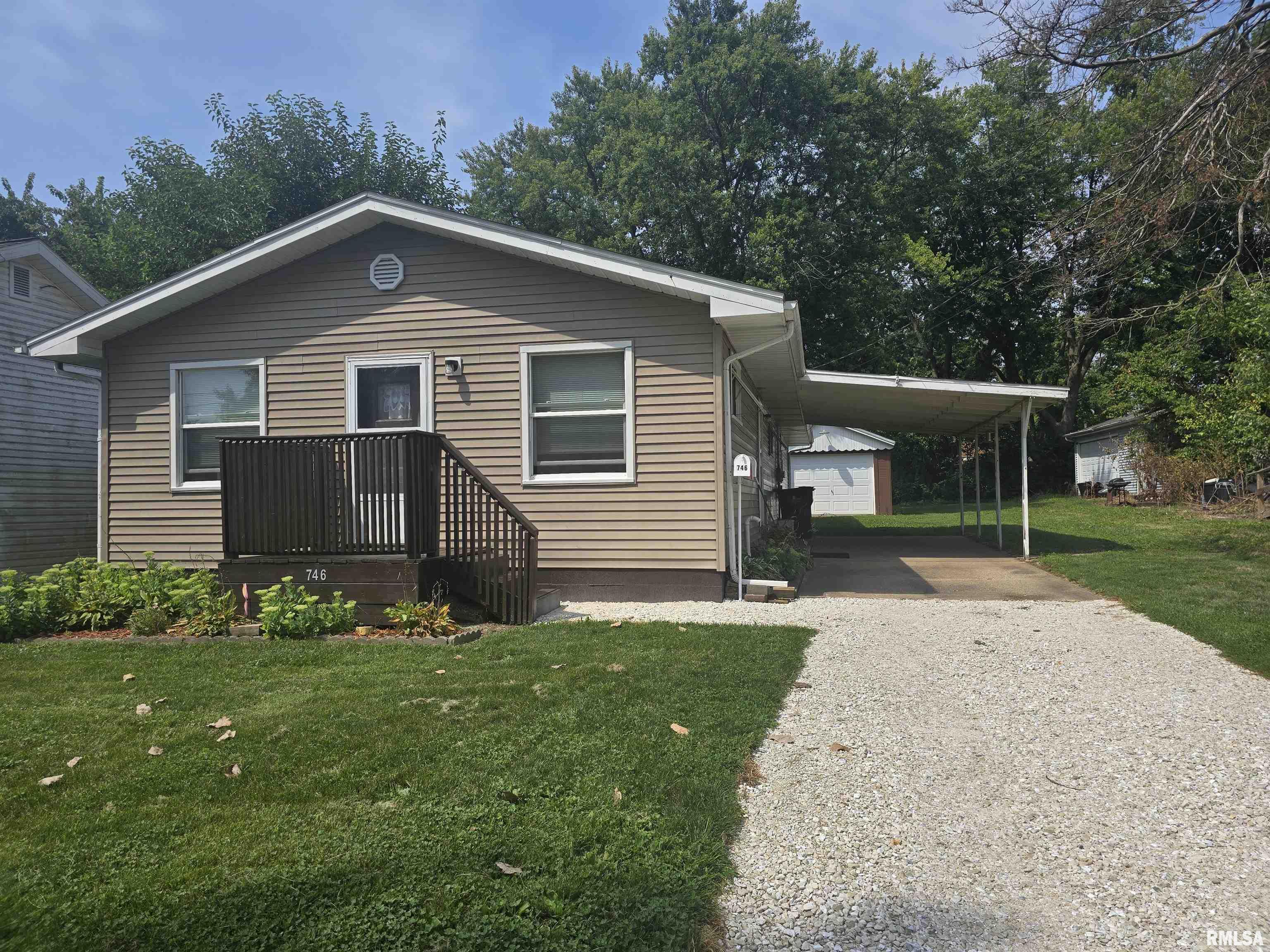 746 North 7th Avenue Canton, IL 61520 - Photo 1 of 48