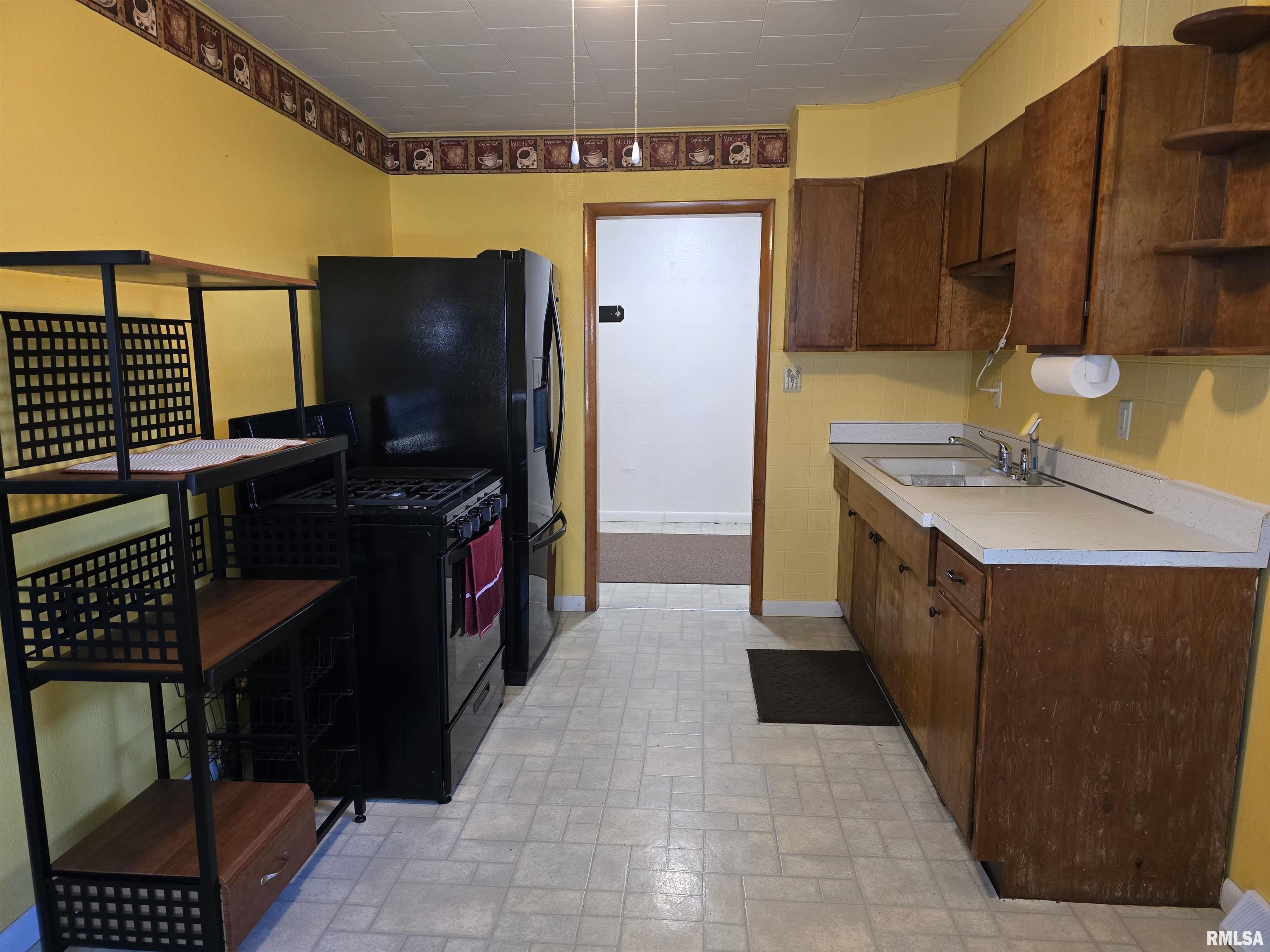 746 North 7th Avenue Canton, IL 61520 - Photo 14 of 48