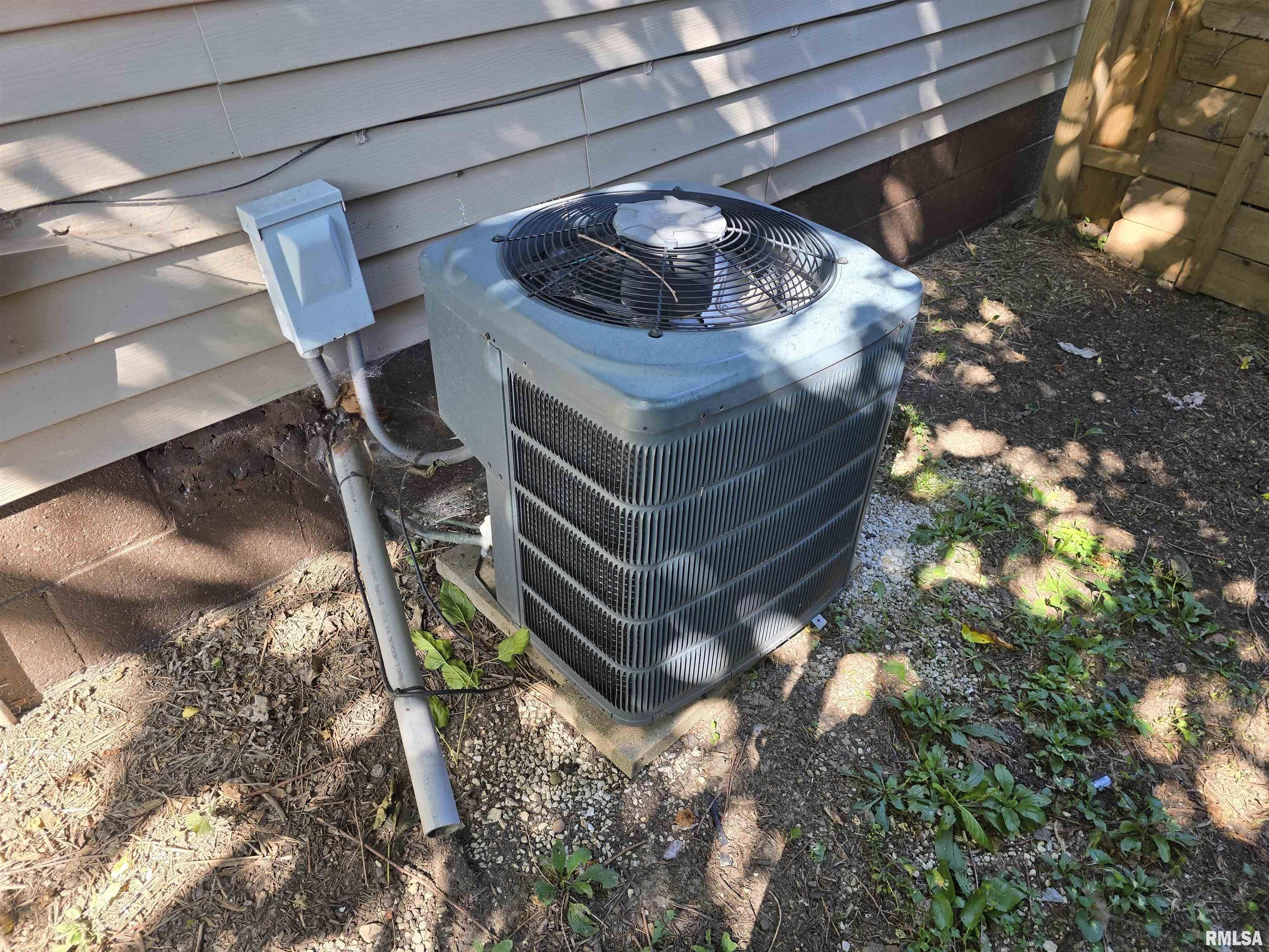 746 North 7th Avenue Canton, IL 61520 - Photo 40 of 48