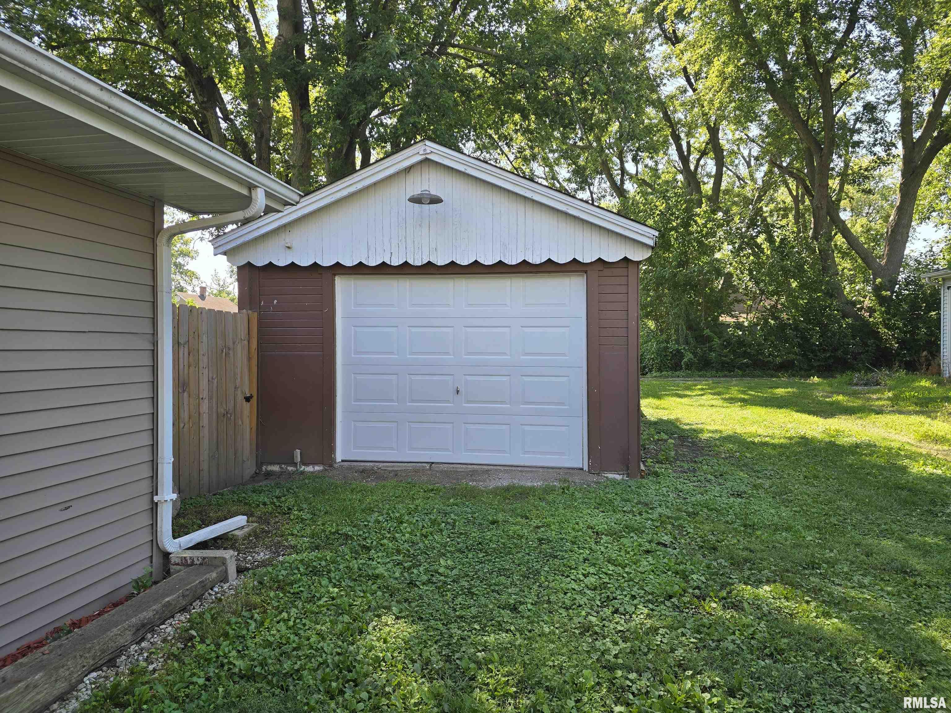 746 North 7th Avenue Canton, IL 61520 - Photo 44 of 48