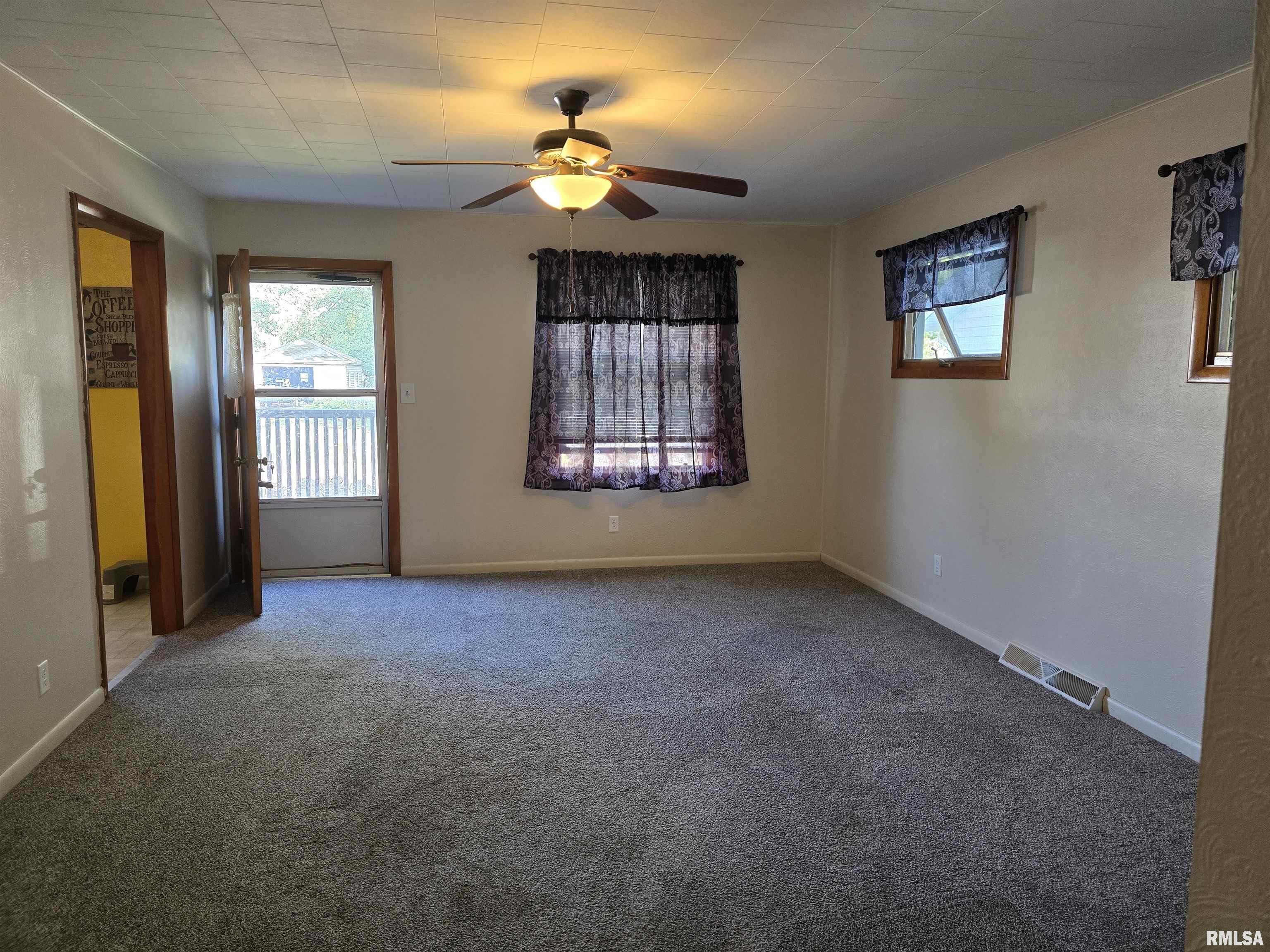 746 North 7th Avenue Canton, IL 61520 - Photo 6 of 48