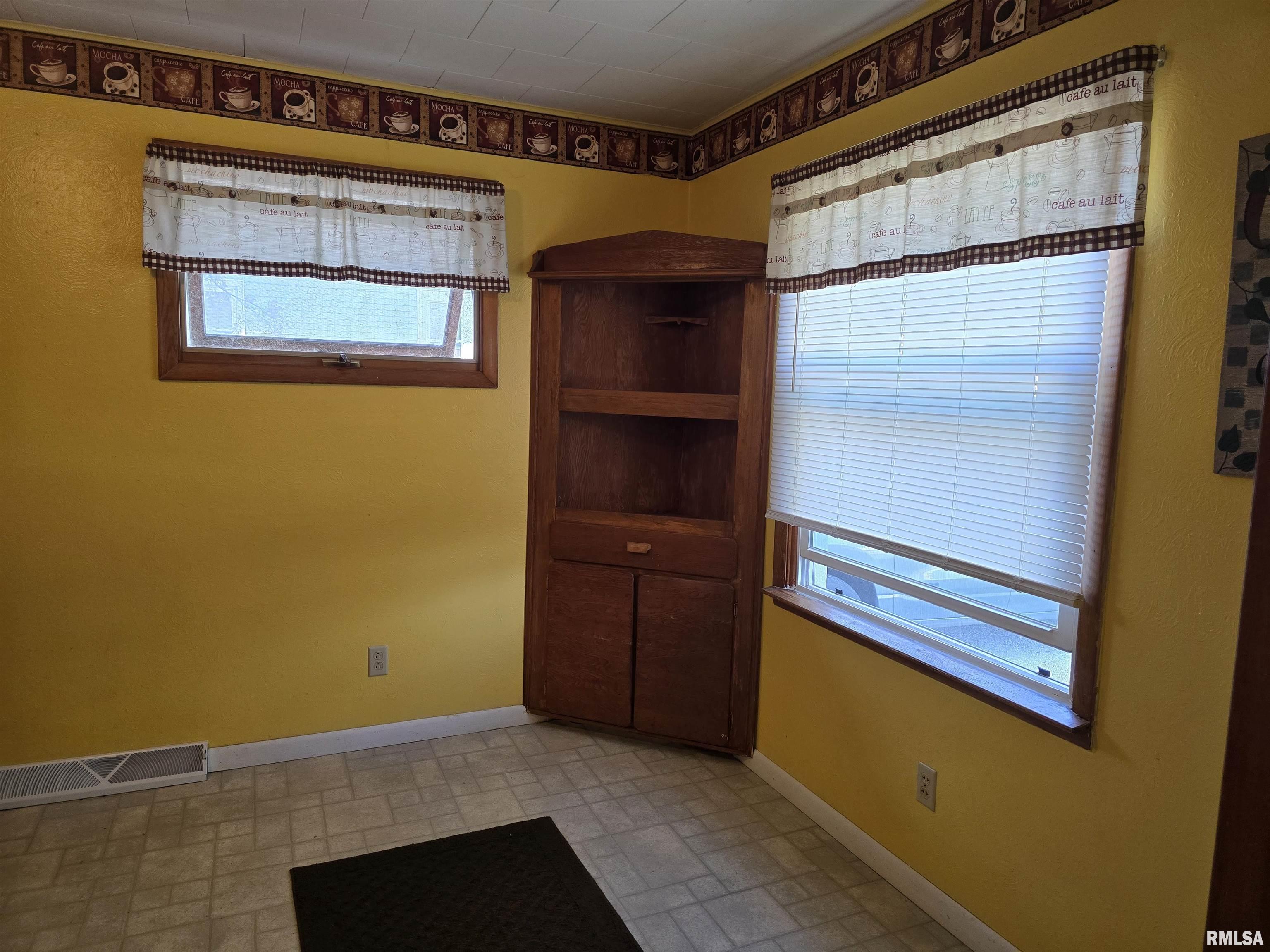 746 North 7th Avenue Canton, IL 61520 - Photo 8 of 48